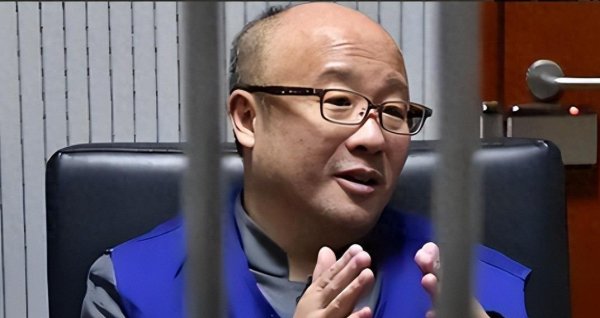 深圳股票配资论坛 张小雷涉案1554亿：为4个情妇挥霍2亿元，他说最狠的话挨最毒的打