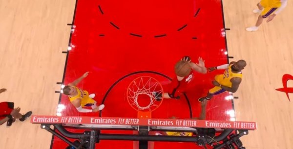 线上股票配资公司 反超湖人！申京篮下虚晃点起八村塁打成2+1